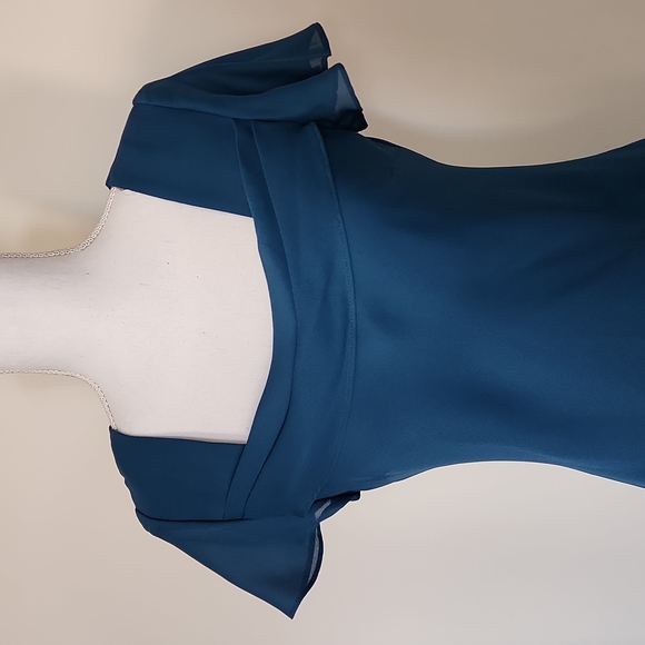 Hayley Matthews dress - Picture 2 of 9